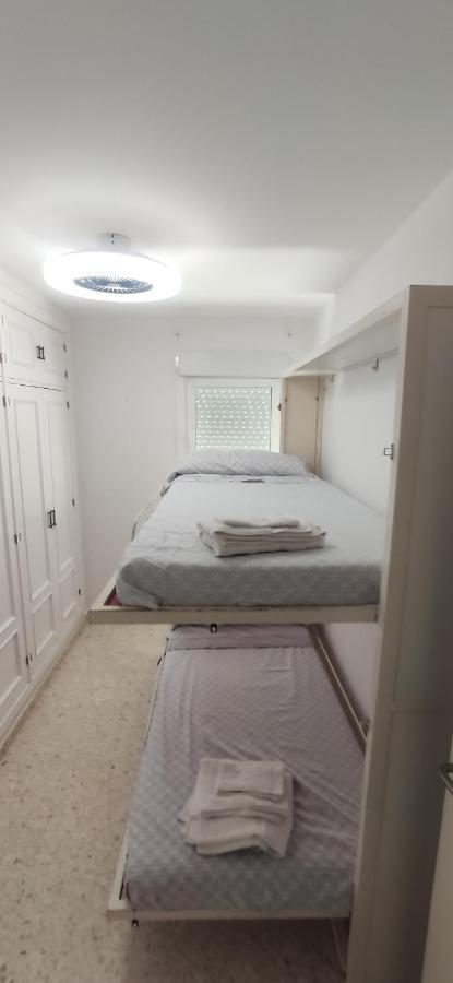 Jt Chiclana, ,parking, Aire, Wifi, Tv, Terraza Apartment *